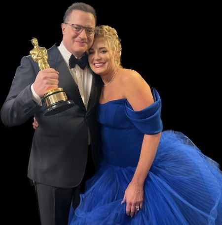 Brendan Fraser and his girlfriend, Jeanne Moore took a picture as Fraser held his Oscar.